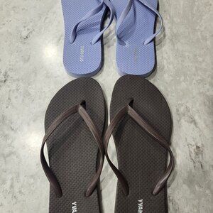 2 pair Womens Old Navy Flip Flops
